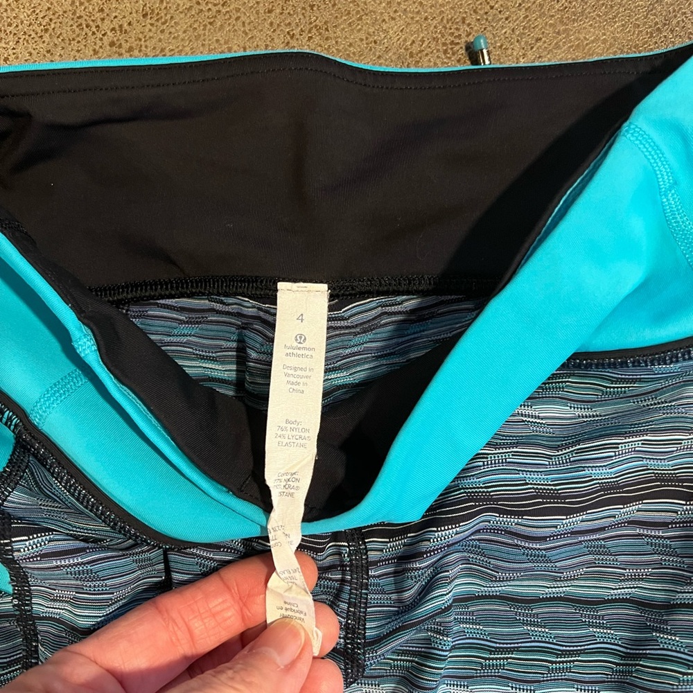 Lululemon Athletica Blue and Black Full-Length Leggings - Picture 7 of 7